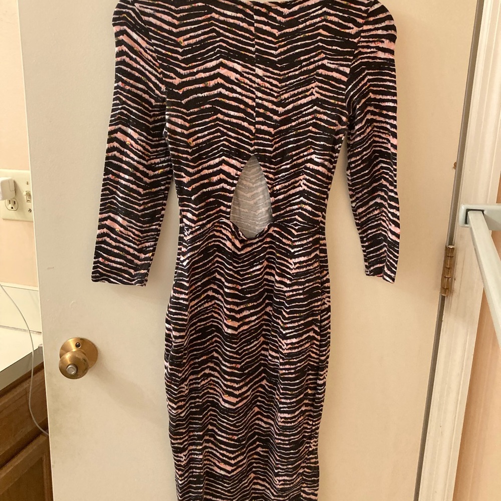 Dress - Picture 5 of 8